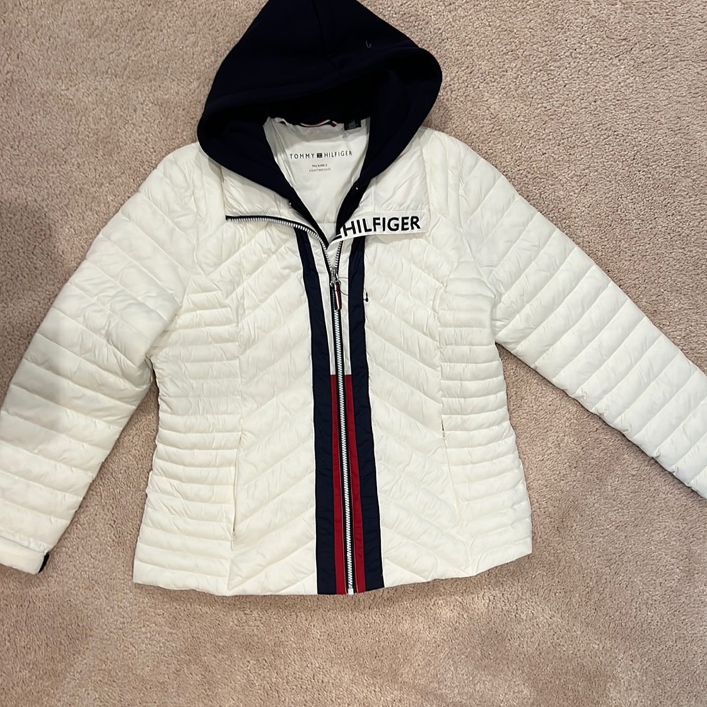 NWOT Tommy lightweight packable coat
